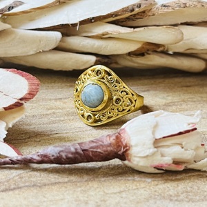 Anillo de latón de estilo vintage con apariencia premium, piedra larimar, chapado en oro de 18k, filigrana, anillo llamativo, venta al por mayor, anillo audaz para mujer - Product Image 5