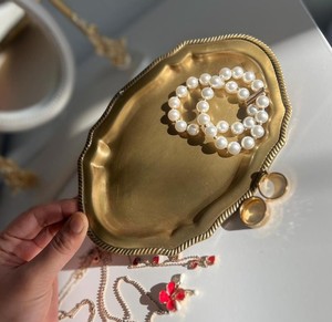 ถาดใส่เครื่องประดับทองเหลืองทำมือสไตล์โมเดิร์น คุณภาพพรีเมียม สำหรับใส่ของจุกจิก ของชำร่วยงานแต่งงาน งานดิวาลี ปลอดภัยสำหรับเครื่องล้างจาน น้ำหนักเบา ทนทาน - Product Image 1