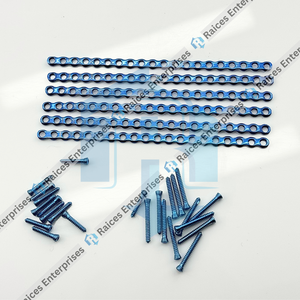 Plaques et vis en titane de haute qualité de 1,5 mm, découpables et verrouillables, lot de 46 pièces pour la chirurgie orthopédique vétérinaire des chats et des chiens - Product Image 4