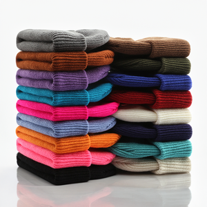 Gorros de Invierno Personalizados con Logotipo, de Acrílico Suave y Elástico, con Borde Plegado y Tejido Acanalado Grueso, para Clima Frío, Estilo Urbano, Casual y para Exteriores - Product Image 5