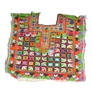 Chemisier léger en coton pour fille Artland International Vintage Banjara, avec broderie miroir, appliqué tribal et patch ethnique - Product Image 1