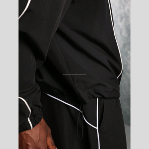 Survêtement en nylon pour homme avec col en entonnoir et coupe-vent en toile à passepoil subtil coupe régulière - Product Image 3