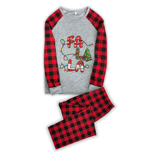 Conjunto de pijama navideño unisex con diseño acogedor y material ligero para la noche - Product Image 5