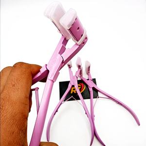 Pince à ruban adhésif à pointe plate en acier inoxydable REVAMP INTERNATIONAL, usage commercial, écologique, multifonction, outil pour extensions de cheveux - Product Image 1