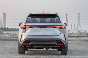 2023 Usado para Camioneta, Volante a la Izquierda, Transmisión Automática, Motor de Gasolina 4L, Interior de Cuero Oscuro, R20 Euro VI - Product Image 4