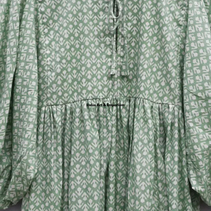 Belle robe en coton à motifs floraux, imprimée à la main, pour un usage décontracté. - Product Image 6