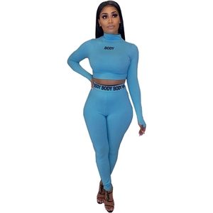 Mono de mujer negro de cintura alta con cuello alto y manga larga, estampado corporal, ajuste ceñido, de elastano y poliéster, estilo urbano. - Product Image 4