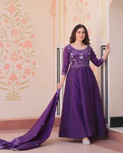 Últimas colecciones de vestidos Anarkali con bordados de cuentas elegantes para mujeres, ideales para bodas y festivales indios y pakistaníes. - Product Image 1