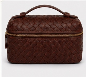 Premium Woven Leather Fashion <b>Vanity</b> <b>Bag</b> for Women Luxury Mini Shoulder Handbag Elegant Crossbody Purse OEM Autumn/Winter/Spring - Product Image 3