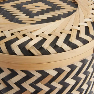 Contenedor redondo para alimentos hecho de bambú natural tejido, ideal como caja de regalo para clientes o lonchera. - Product Image 2