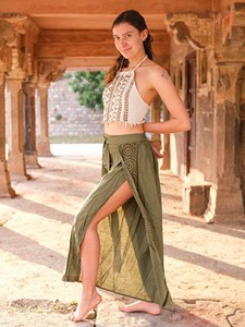 Top corto con cuello halter de algodón Khadi orgánico hecho a mano con estampado tribal y patrones geométricos impresos a mano para mujer - Product Image 4