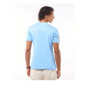 Camiseta Casual de Algodón para Hombre, Cuello Redondo, Manga Corta, Corte Regular, Color Azul Claro, con Logotipo en la Manga Izquierda - Product Image 1