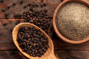 Meilleure Vente – Poivre Noir 100% Naturel Certifié ISO de Qualité Supérieure 550GL – Épice Unique Séchée et Transformée en Poudre - Product Image 6