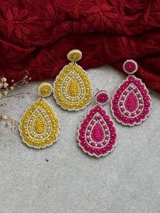 Boucles d'oreilles pendantes artisanales en toile perlée, jaune et rose, forme personnalisée, broderie artisanale, style bohème, mode, pour fille, fête - Product Image 1