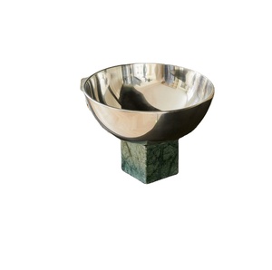 Nuevo y Moderno Tazón de Acero Inoxidable con Base de Piedra Verde Natural, Tazón para Servir Alimentos, Diseño de Pedestal de Acero y Mármol, Apto para Alimentos - Product Image 1
