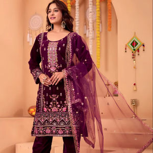 Ensemble Salwar en velours de viscose de luxe avec dupatta en tulle – Tenue festive exclusive pour le Royaume-Uni - Product Image 1