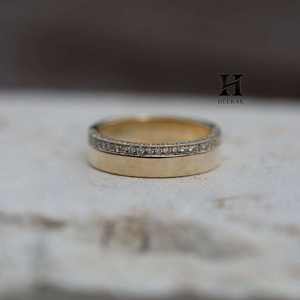 Anillo de Boda de Lujo en Oro Blanco de 14K, Media Eternidad, con Diamantes Redondos Brillantes Cultivados en Laboratorio, Anillo Apilable con Micropavé, Anillo de Aniversario - Product Image 1