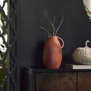 Vase à fleurs en céramique terracotta moderne, vase en métal pour table avec poignée, récipient décoratif minimaliste pour la décoration de la maison - Product Image 3