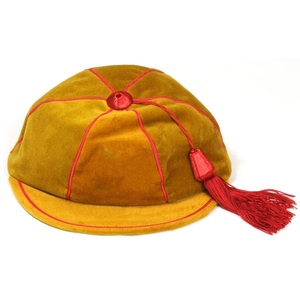 Casquette d'honneur en velours jaune moutarde, design personnalisé, faible MOQ, avec passepoil rouge et pompon, pour remise de prix - Product Image 2