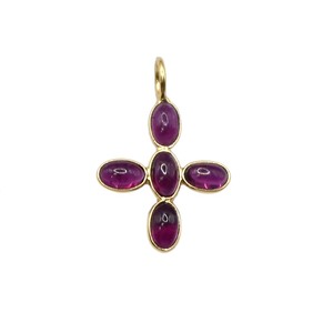 Colgante de cruz de granate rojo chapado en oro, dije ovalado de piedra preciosa, delicada joyería religiosa, collar minimalista hecho a mano para mujer - Product Image 5