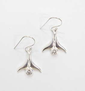 Elegantes Pendientes de Plata de Ley 925 con Circonita en Forma de Cola de Pez, Antideslustre, Hechos a Mano, Joyería Fina para Mujer - Product Image 2