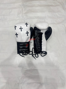 Conjunto de Boxeo Elegante con Cruz Cristiana de Calidad Premium para Venta al por Mayor, que incluye Guantes de Boxeo de Cuero de Piel de Vaca, Protector de Cabeza y Protector Inguinal - Product Image 3