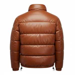 Blouson d'hiver contemporain en cuir matelassé, rembourrage structuré, doublure confortable, design à capuche, coupe-vent, caractéristiques écologiques, fermeture avant - Product Image 2