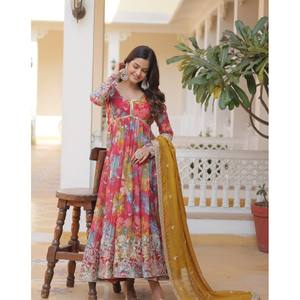 SANAYA'S BATA READYMADE ALIA CUT SET con DUPATTA-125 RED XS 0,0g - Product Image 3