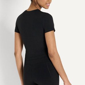 Camiseta Corta Negra Lisa para Mujer, Protección Solar, Resistente al Sudor, Material de Textura Suave, Transpirable, Cómoda - Product Image 3