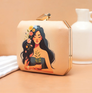 Pochette de créateur florale pour femme en satin numérique avec doublure en soie brute, fermeture à fermoir et bandoulière chaîne - Product Image 2