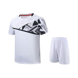 ชุดยูนิฟอร์มวอลเลย์บอลแบบซับลิเมชั่นระดับพรีเมียม OEM เสื้อและกางเกงขาสั้น แห้งเร็ว ผลิตจากโพลีเอสเตอร์ น้ำหนักเบา ระบายอากาศได้ดี ชุดทีมสโมสร แบบสั่งทำได้ - Product Image 4
