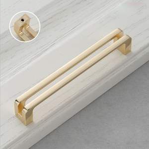 มือจับประตูแบบยาว Verona Long Entrance Pull Milano รุ่นด้ามจับทองเหลืองแบบยาว ซีรีส์ Signature Long Pull รุ่น Continental Grand Handle Elite Trade Long Pull - Product Image 2