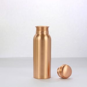 Bouteille d'eau en cuivre, design classique, portable, pour les voyages, avec couvercles et brosse de nettoyage incluses, écologique, cuivre pur ayurvédique - Product Image 1