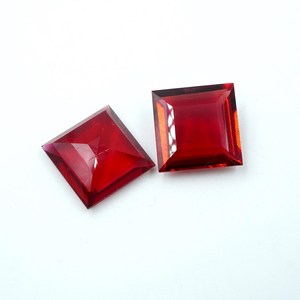 Par de Esmeraldas Rojas Cultivadas en Laboratorio: Facetadas Cuadradas, 11.80 ct, 2 Piezas - Product Image 4