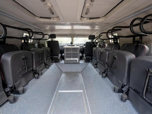 Vehículo de Comando Reforzado de Alta Resistencia – Centro de Comunicaciones Móvil con Protección Avanzada y Soporte Operativo - Product Image 3