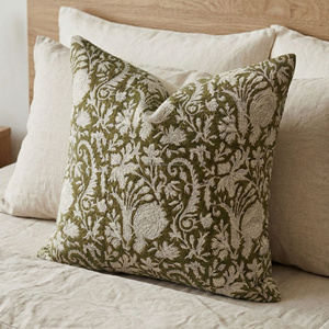 Housse de coussin vintage écologique à imprimé bloc vert olive, motif floral, pour décoration de salon style ferme - Product Image 1