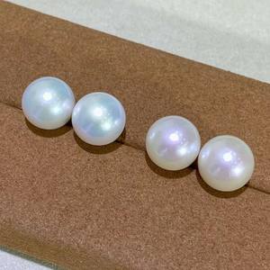 Boucles d'oreilles en perles d'eau douce nobles de 11-12 mm, argent pur 925, design simple et sobre, avec des broches de maintien presque parfaites - Product Image 3