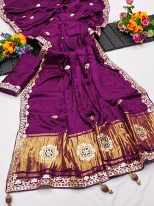 Sari en soie rose brodé à la main, robe indienne traditionnelle avec bordure dorée pour les mariages et les fêtes - Product Image 6