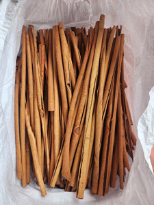 Bâtons d'écorce de cassia séchée, entiers, qualité supérieure, herbes et épices brutes pour grossistes et fournisseurs, Province de Lao Cai - Product Image 1