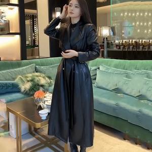 Gabardina de cuero auténtico suave marrón larga y elegante para mujer, abrigo impermeable de pasarela para primavera y otoño con fajas - Product Image 3