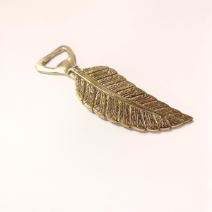 Ouvre-bouteille en laiton, design plume, ouvre-bouteille manuel en métal en forme de plume, outil de bar décoratif en laiton, style vintage, accessoire de bar - Product Image 4