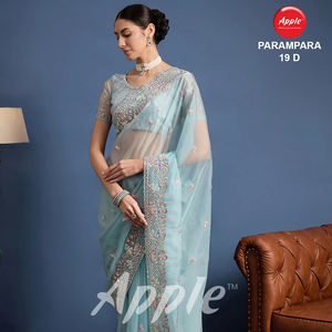 Tissu en cristal Parampara avec barbe traditionnelle Une nouvelle aube dans un chef-d 'œuvre d'artisanat luxueux pour un style sophistiqué - Product Image 6