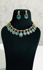 Ensemble collier ras-de-cou et boucles d'oreilles assorties en pierre ovale bleue, plaqué or, bijoux fantaisie tendance pour femme, idéal pour les fêtes et mariages - Product Image 4