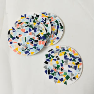 Lot de 4 sous-verres ronds en résine époxy Terrazzo Tapis de boisson en marbre multicolore durable et élégant pour la maison, le bureau et les cadeaux - Product Image 5