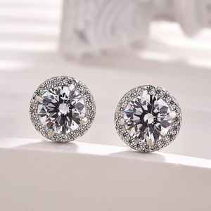 Boucles d'oreilles clous en moissanite scintillante avec halo de diamants, taille ronde, en argent sterling 925 plaqué or, cadeau de fiançailles pour les amoureux - Product Image 1