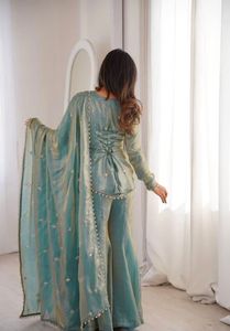 Ensemble Kurti et Palazzo de créateur pour femme – Tenue ethnique haut de gamme indienne imprimée et brodée pour les occasions décontractées et les fêtes - Product Image 3
