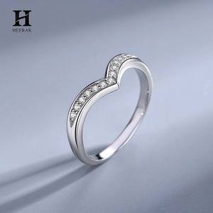 ชุดเครื่องประดับเพชรรูปหัวใจทองคำ 14K - แหวนเพชรแบบซ้อนรูปตัววี - Product Image 5
