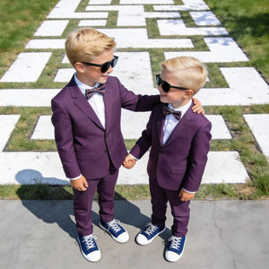 Ensemble de costume 2 pièces pour garçons, couleur violette, avec nœud papillon |   Costume formel pour enfants pour mariage ou fête |   Ensemble Blazer et Pantalon Personnalisé pour Enfants - Product Image 1