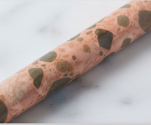 Reposacucharas de cerámica Terrazzo rosa brillante con esmalte verde granulado, apto para lavavajillas, para uso doméstico. - Product Image 2