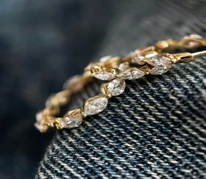 Pendientes de Aro de Oro de 14K con Diamantes Marquise, Pequeños, Minimalistas, para Uso Diario, Elegantes y Finos - Product Image 5